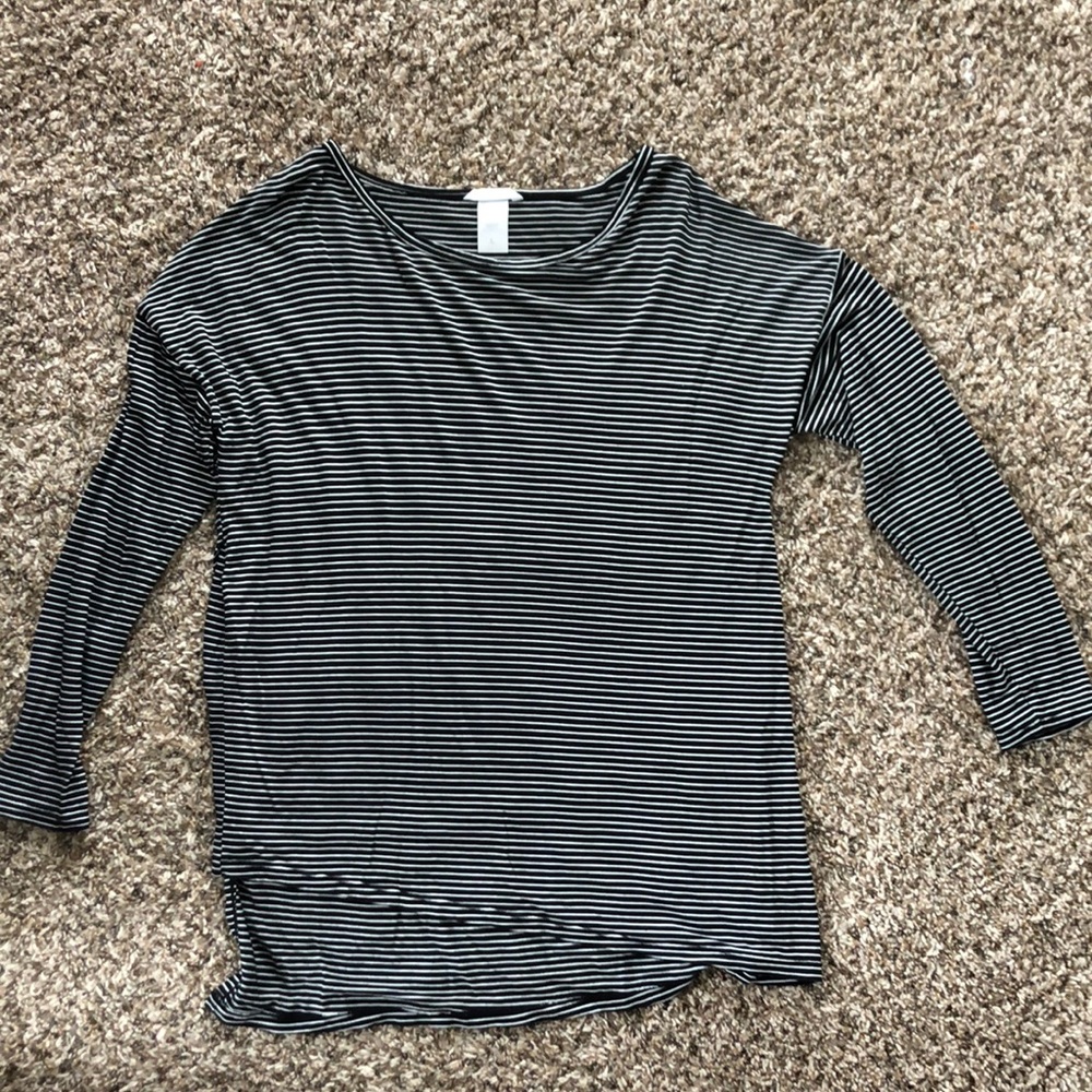 ⭐️ Black and white stripped shirt